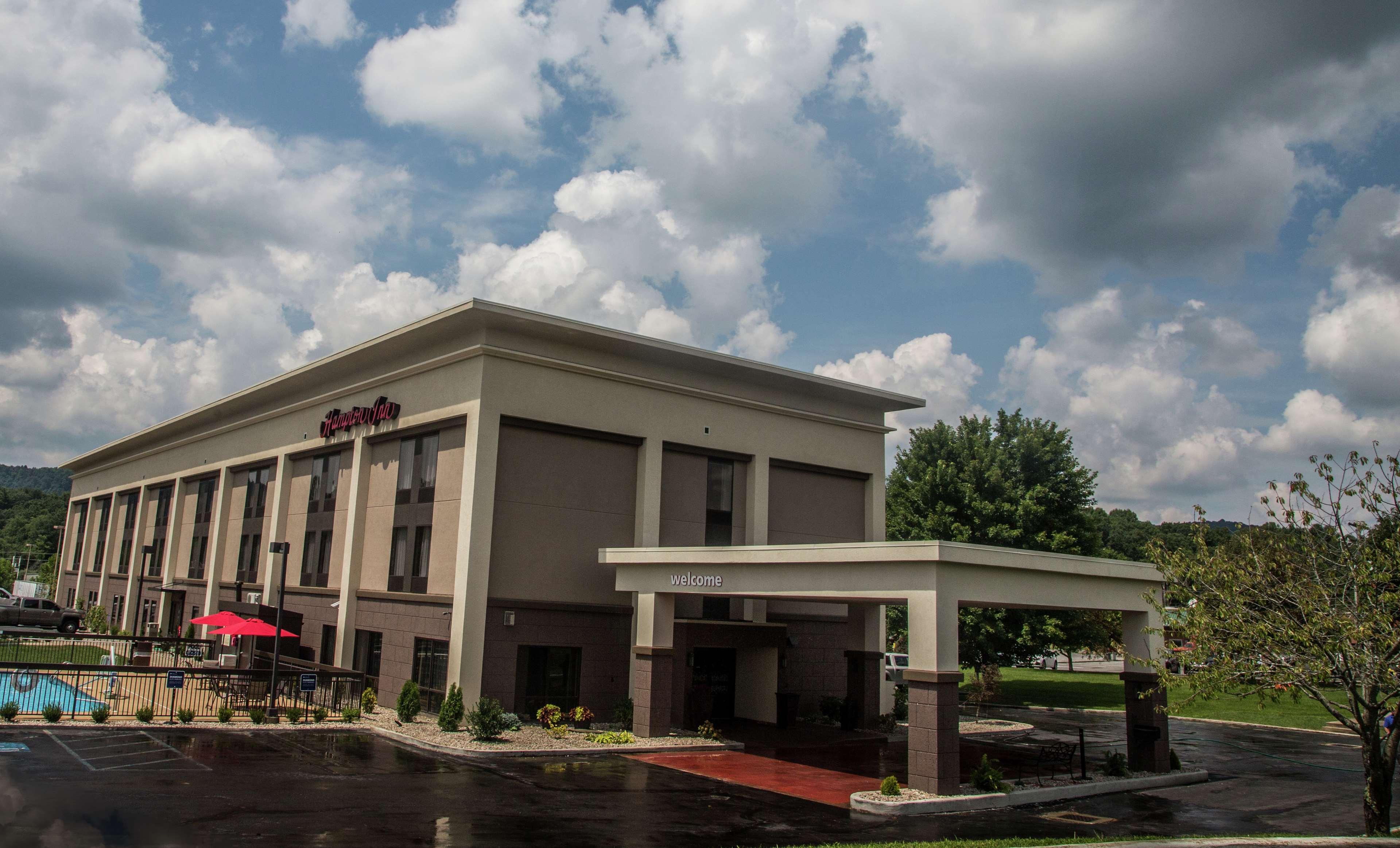 Hampton Inn Summersville Bagian luar foto