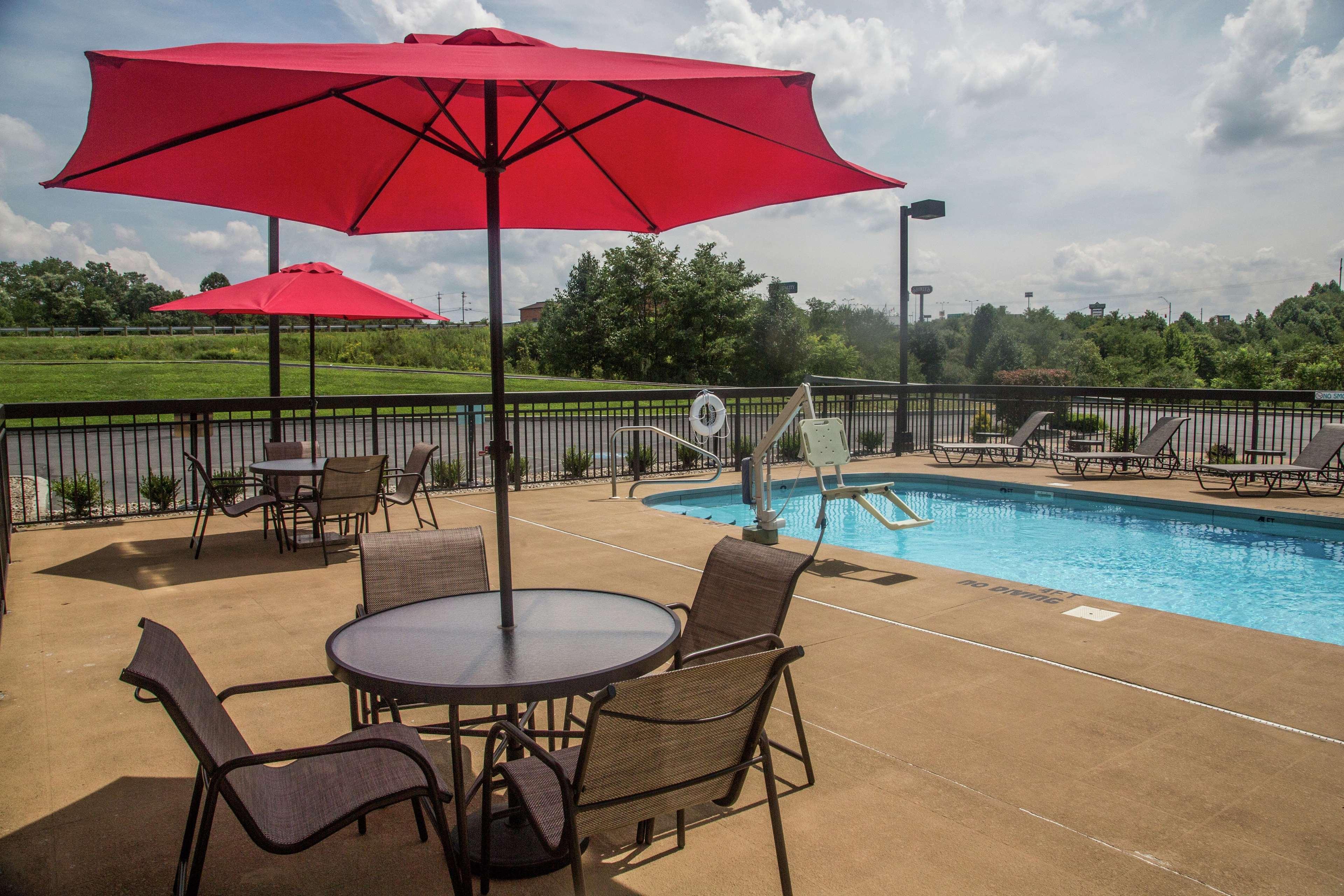 Hampton Inn Summersville Bagian luar foto