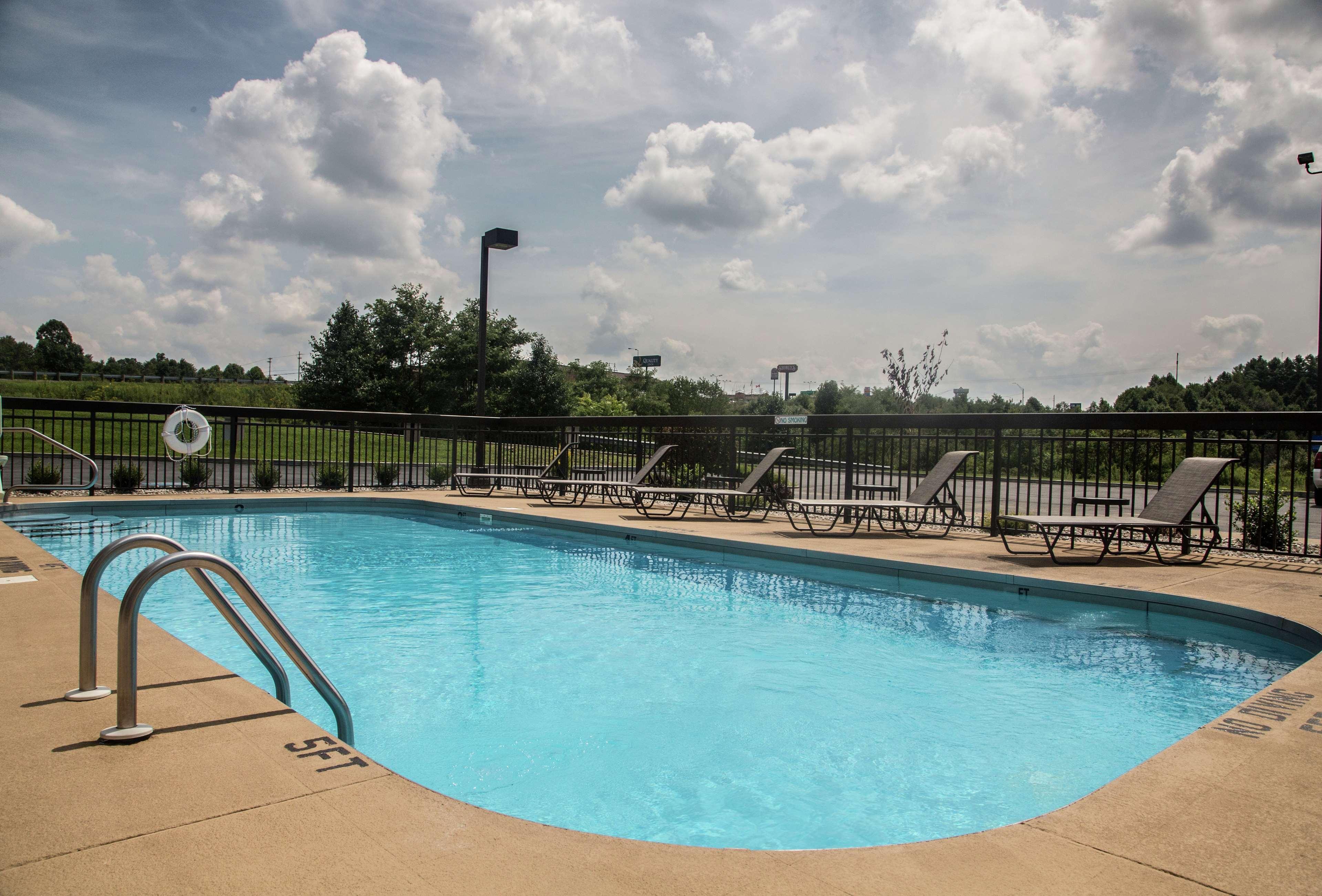 Hampton Inn Summersville Bagian luar foto