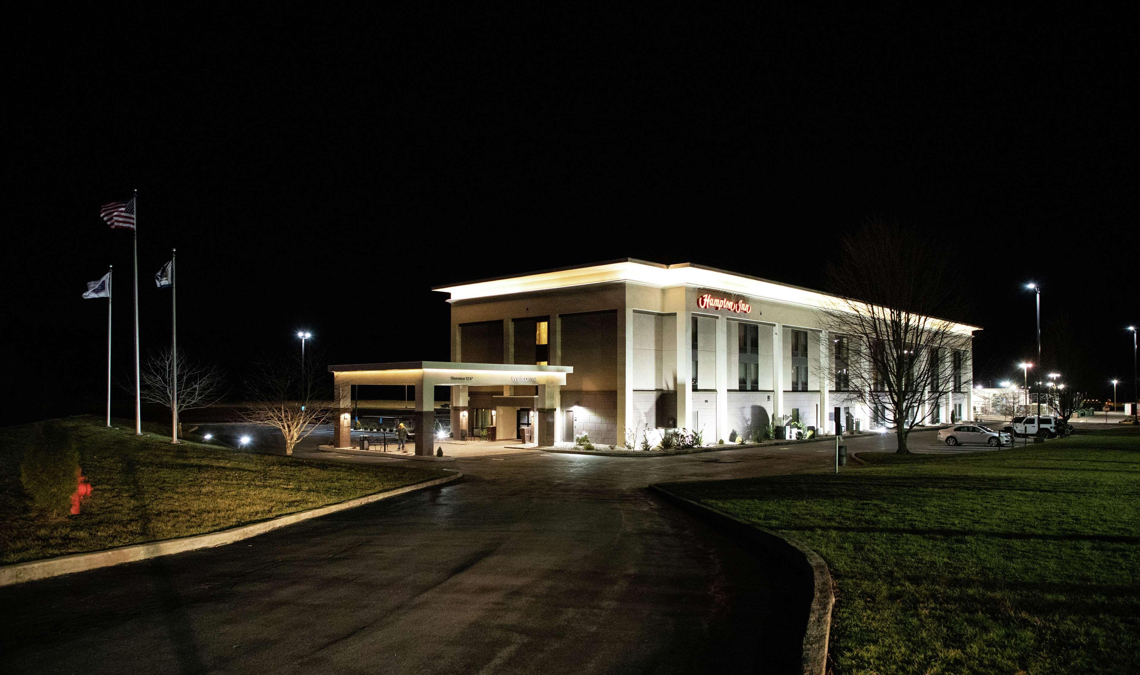 Hampton Inn Summersville Bagian luar foto