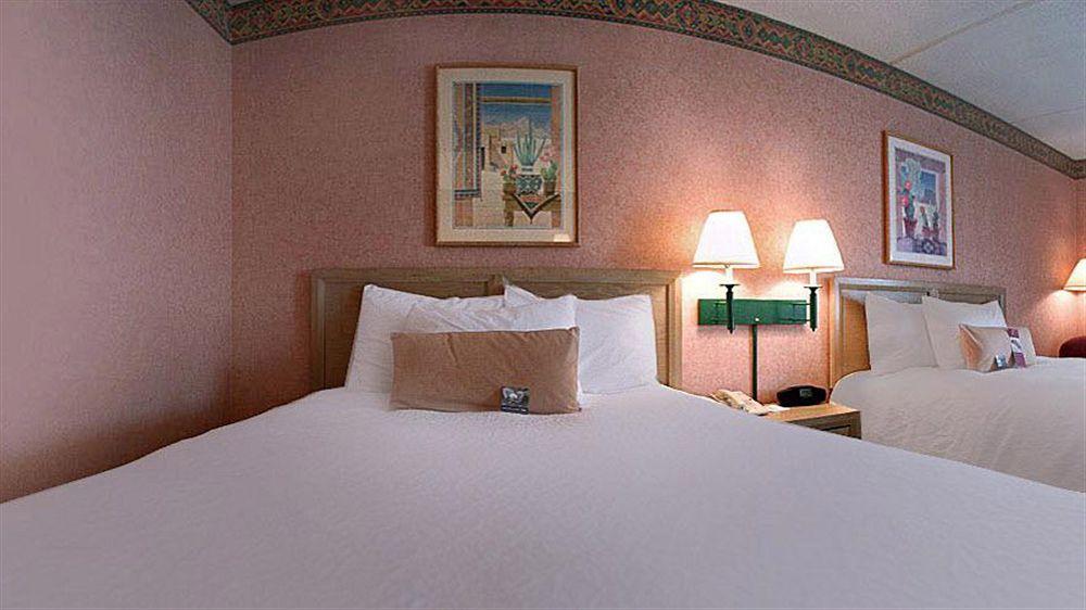 Hampton Inn Summersville Bagian luar foto